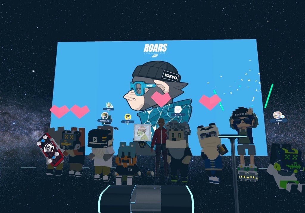 メタバース空間のROARSのスクリーン前に並ぶアバターたち（ROARS メタバース空間制作・中継イベント）